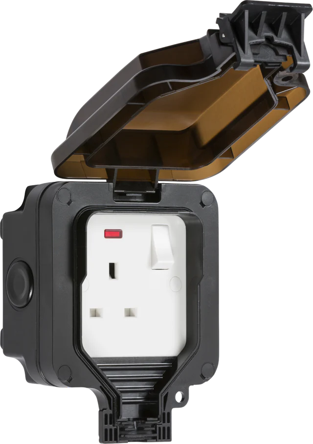 Knightsbridge: OP7N, IP66 13A 1G DP Switched Socket, Outdoor Waterproof, Black Polycarbonate, 230V