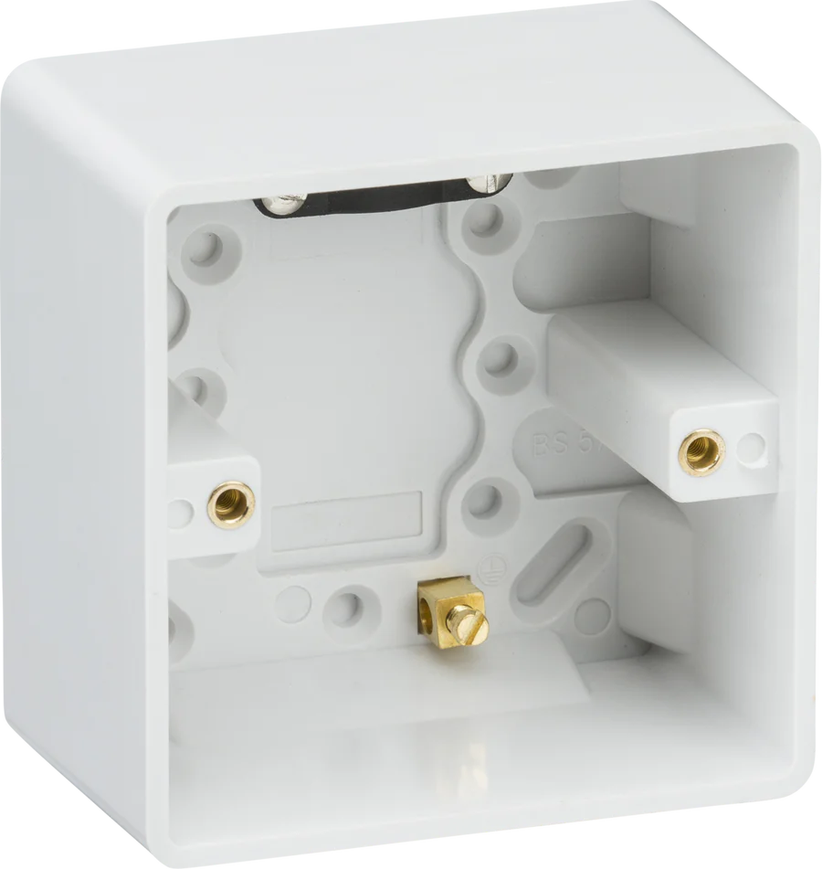Knightsbridge: CU1610, Curved Edge Single Pattress Box, 47mm, Earth Terminal, White, IP20, Thermoset Resin